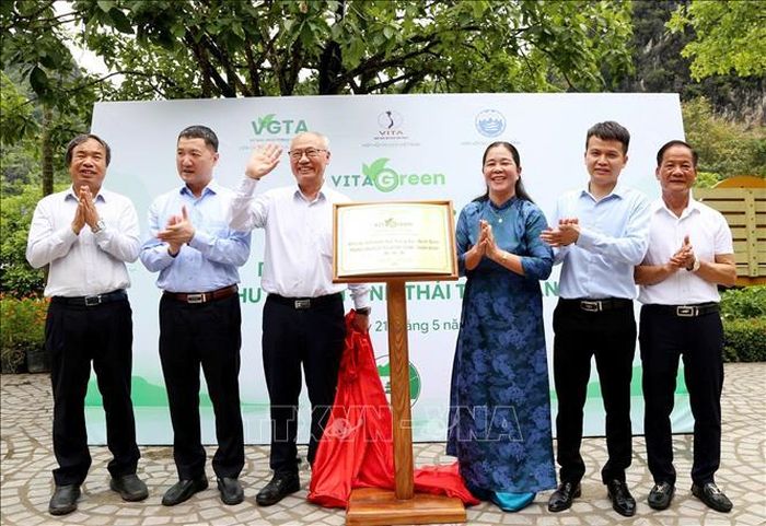 Khu du lịch sinh thái Tràng An được gắn biển "Du lịch xanh".