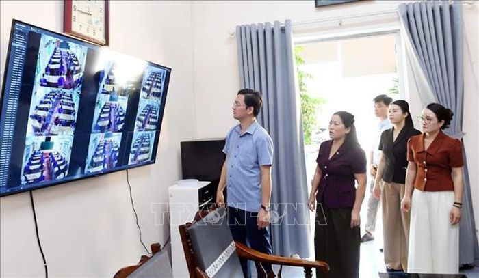 Lãnh đạo Sở Giáo dục và Đào tạo tỉnh Tuyên Quang kiểm tra cơ sở vật chất chuẩn bị Kỳ thi tốt nghiệp THPT năm 2026 tại Trường THPT Tân Trào, phường Minh Xuân.