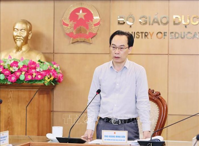 Bộ trưởng Bộ Giáo dục và Đào tạo Hoàng Minh Sơn phát biểu tại hội nghị. Ảnh: TTXVN phát