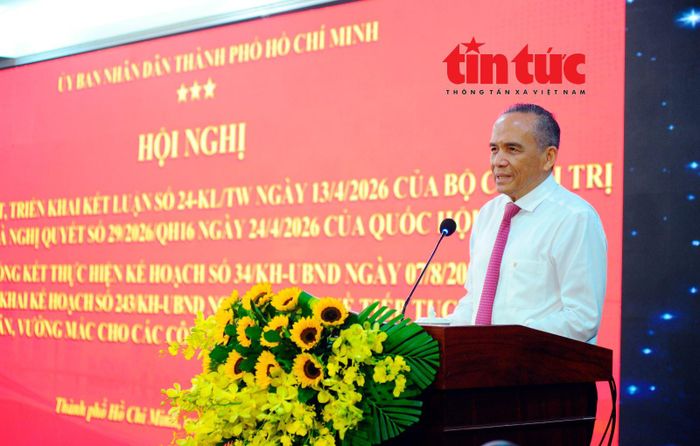 Đại diện cho cộng đồng doanh nghiệp bất động sản, ông Lê Hoàng Châu, Chủ tịch Hiệp hội bất động sản TP Hồ Chí Minh trao đổi những khó khăn, vướng mắc tại hội nghị.