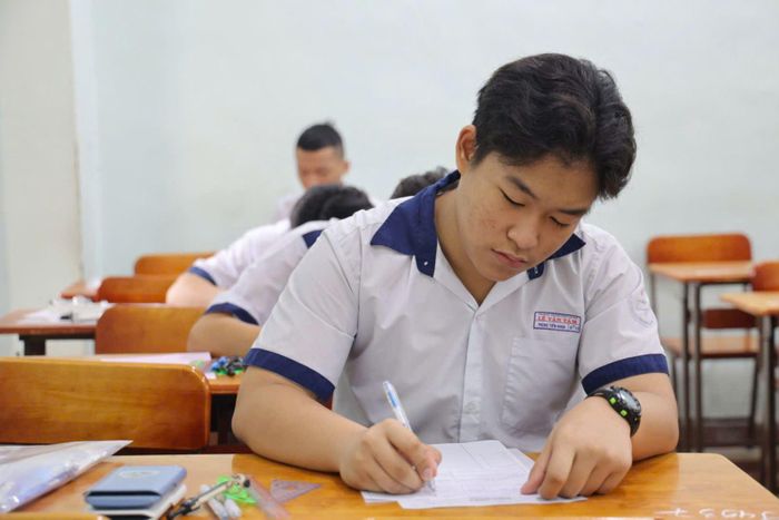 Các thí sinh TP Hồ Chí Minh tự tin thi môn Ngữ Văn.