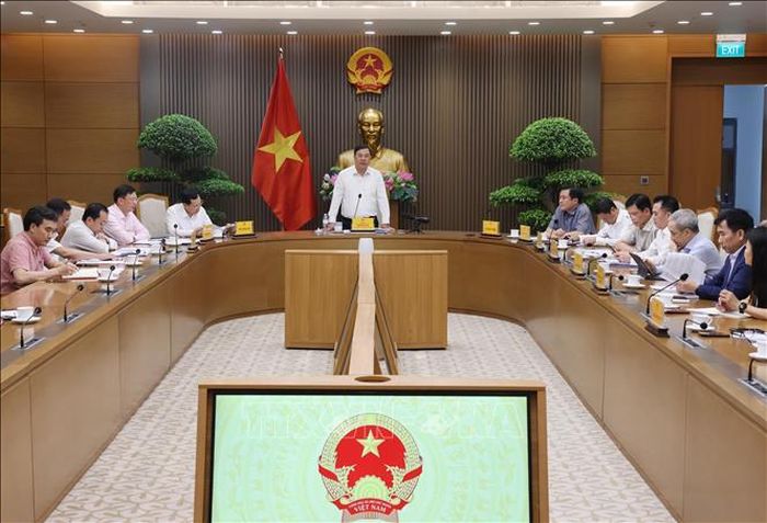Phó Thủ tướng Thường trực Phạm Gia Túc chủ trì cuộc họp về tình hình triển khai, phân phối xăng E10. Ảnh: Lâm Khánh/TTXVN