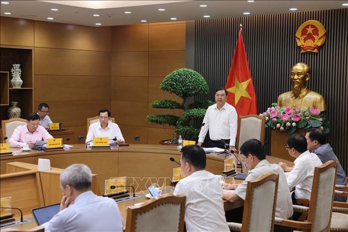 Phó Thủ tướng Thường trực Phạm Gia Túc chủ trì cuộc họp về tình hình triển khai, phân phối xăng E10. Ảnh: Lâm Khánh/TTXVN