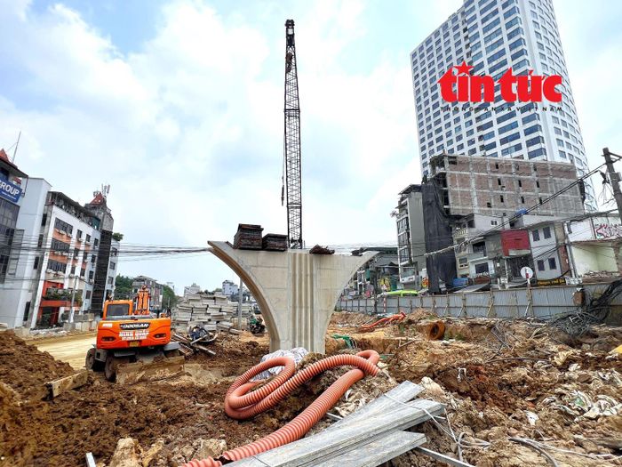 Nhiều trụ cầu vượt trên tuyến Vành đai 1 đã thành hình.