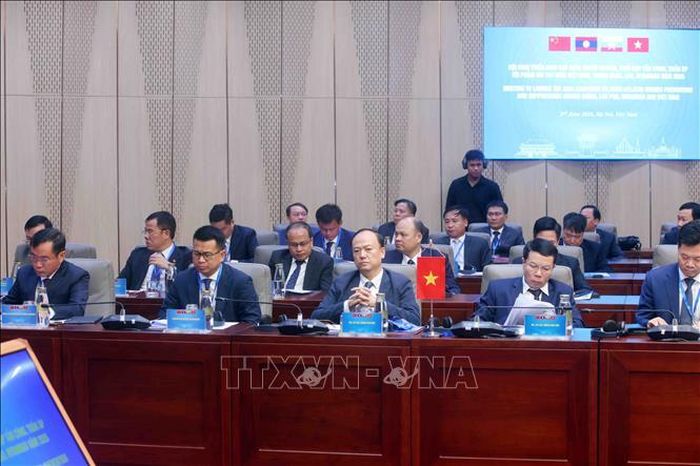 Đoàn đại biểu Việt Nam tham dự hội nghị.