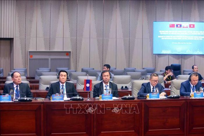 Đoàn đại biểu Lào tham dự hội nghị.