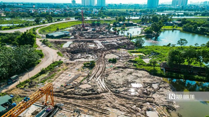 Các hạng mục nền đường, bãi đúc và công trình phụ trợ đang dần hoàn thiện.