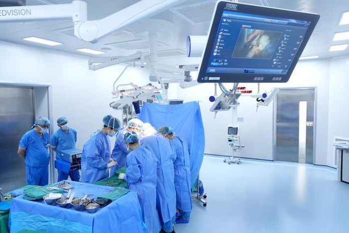 Ca ghép thận được thực hiện trong hệ thống phòng mổ vô khuẩn hiện đại, bởi ê kíp chuyên gia giàu kinh nghiệm. Ảnh: BVĐK Tâm Anh.
