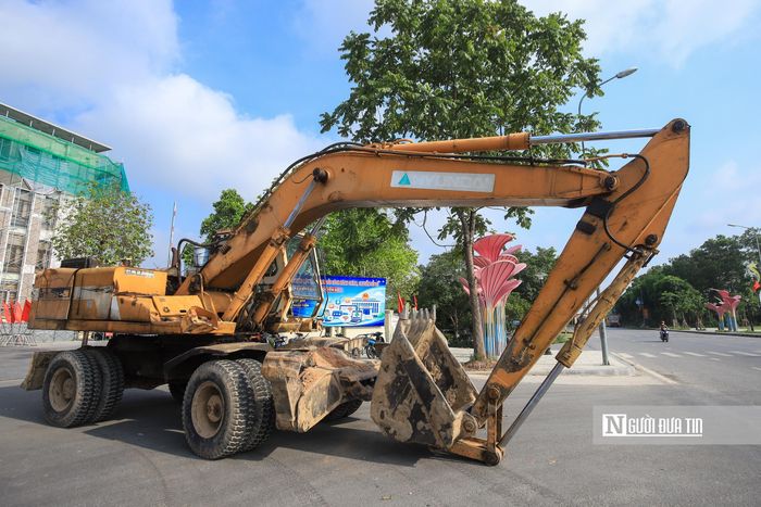 Ngày 2/6, xã Thiên Lộc tiếp tục huy động nhân lực, máy móc để tiếp tục thực hiện chiến dịch cao điểm xử lý vi phạm trật tự đô thị, trật tự an toàn giao thông và vệ sinh môi trường.