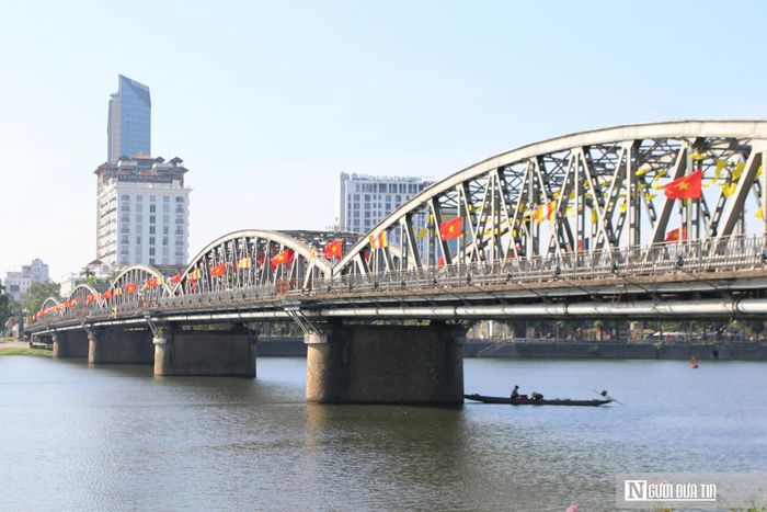 Cầu Trường Tiền, một trong những biểu tượng văn hóa và kiến trúc nổi tiếng nhất của Huế.