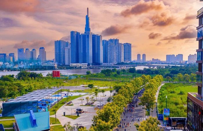 TP. Hồ Chí Minh vẫn còn nhiều dư địa để phát triển không gian xanh nếu tận dụng tốt hệ thống kênh rạch và quỹ đất công hiện hữu. Ảnh: Bnews phát