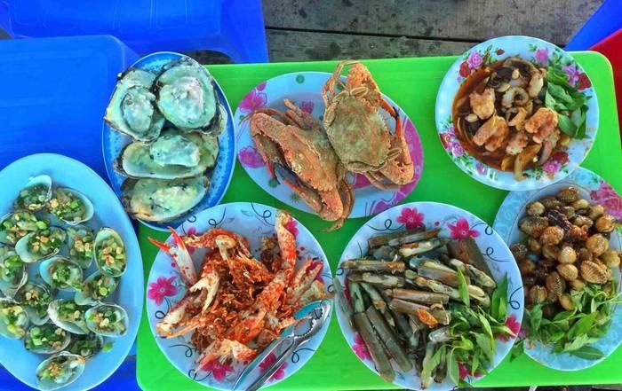 Hải sản tươi ngon ở biển Tân Thành.