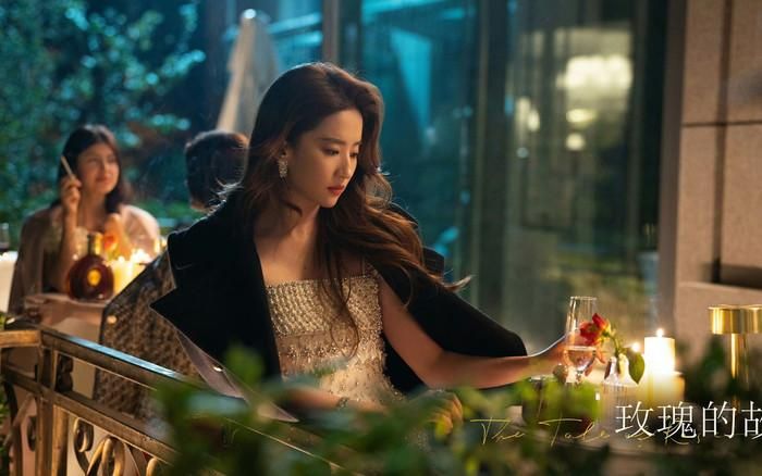 Hàm Tuyết được cho là dự án cổ trang kết hợp thương chiến, quyền mưu và điều tra, mang màu sắc khác biệt so với các tác phẩm gần đây của Lưu Diệc Phi.