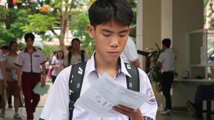 Thí sinh tại TPHCM vừa hoàn thành bài thi môn toán.