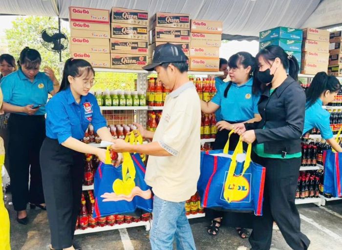 Phiên chợ 0 đồng được tổ chức cho đoàn viên, người lao động