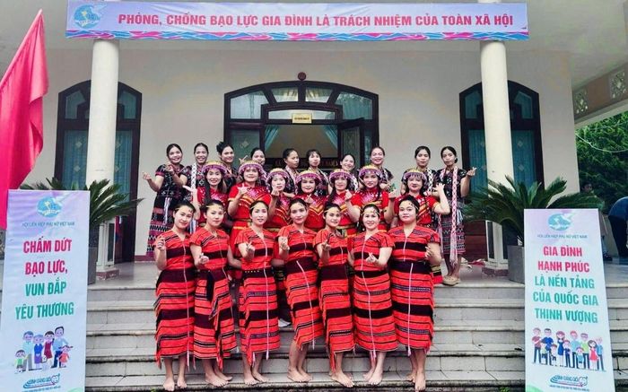 Hội viên phụ nữ hưởng ứng các hoạt động truyền thông nâng cao nhận thức về phòng, chống bạo lực gia đình.