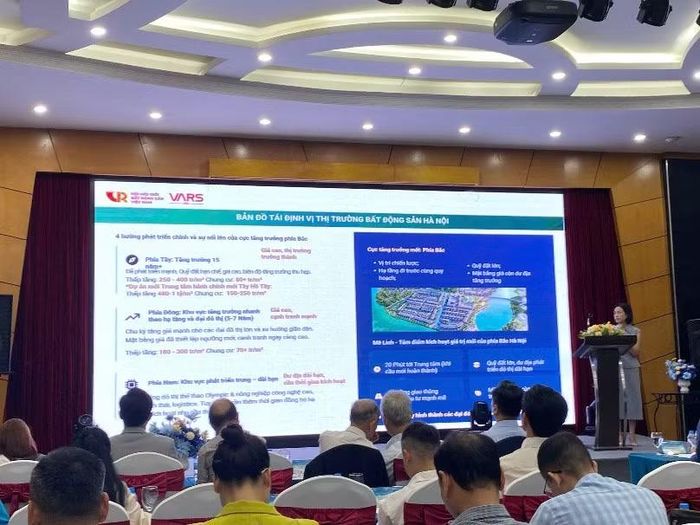 Bà Phạm Thị Miền, Phó viện trưởng Viện Nghiên cứu đánh giá thị trường bất động sản Việt Nam (VARS IRE) phát biểu tại hội thảo