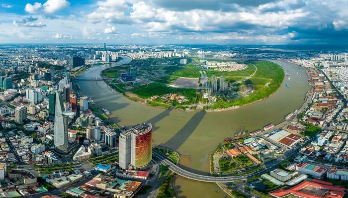 Trung tâm TP.HCM và khu đô thị mới Thủ Thiêm nhìn từ trên cao. Ảnh: Nguyễn Minh Tú