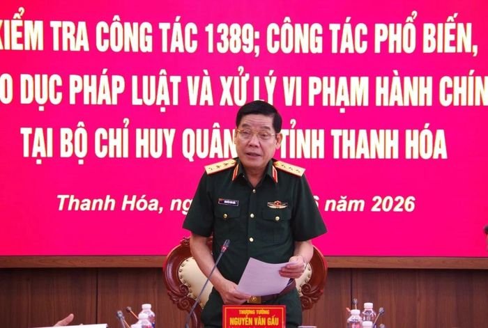 Thượng tướng Nguyễn Văn Gấu, Ủy viên Trung ương Đảng, Ủy viên Quân ủy Trung ương, Thứ trưởng Bộ Quốc phòng kết luận buổi kiểm tra.