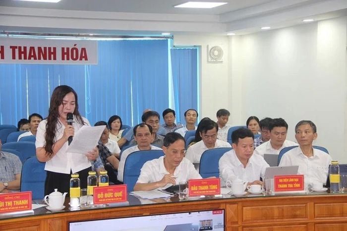 Bà Bùi Thị Thanh, Phó Giám đốc Sở GD&amp;ĐT Thanh Hóa phát biểu tại hội nghị.