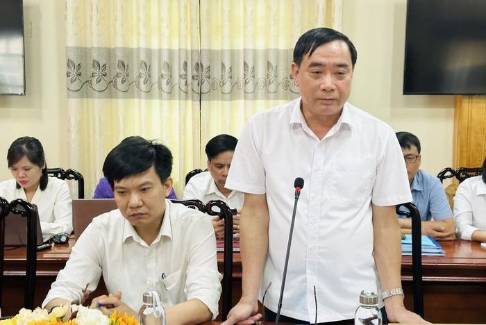 Lãnh đạo xã Định Tân phát biểu tại buổi làm việc.