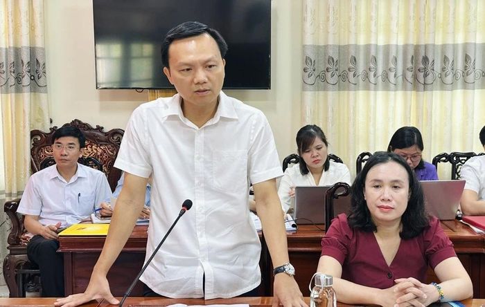 Lãnh đạo xã Yên Định phát biểu tại buổi làm việc.