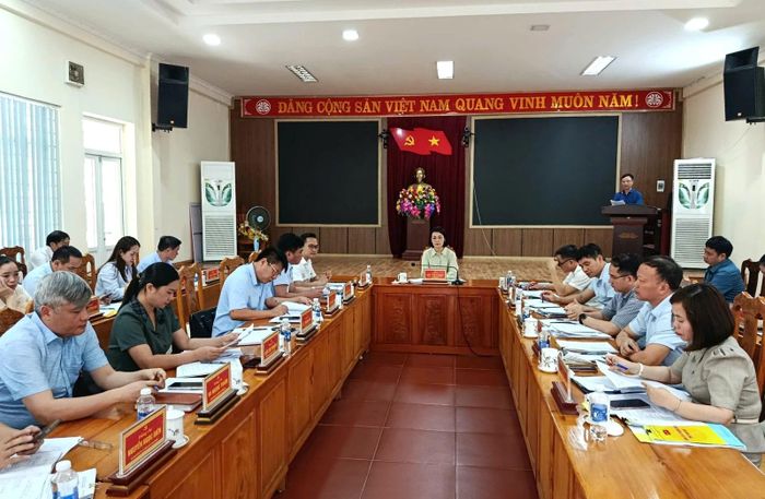 Quang cảnh buổi làm việc