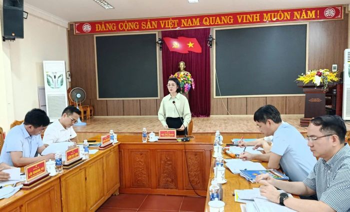 Đồng chí Đỗ Thị Toán, Ủy viên Ban Thường vụ Tỉnh ủy, Phó Chủ tịch Thường trực Ủy ban MTTQ tỉnh, Trưởng đoàn kiểm tra phát biểu kết luận buổi làm việc