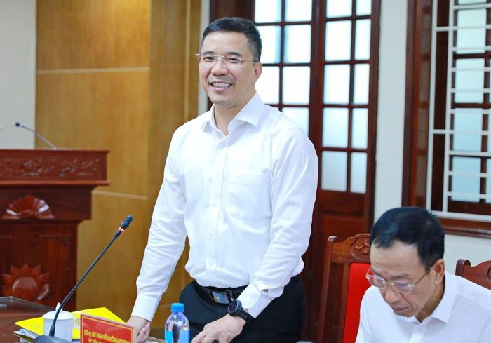 Phó Bí thư Thường trực Tỉnh ủy, Chủ tịch HĐND tỉnh Nguyễn Hồng Phong phát biểu tại buổi làm việc.
