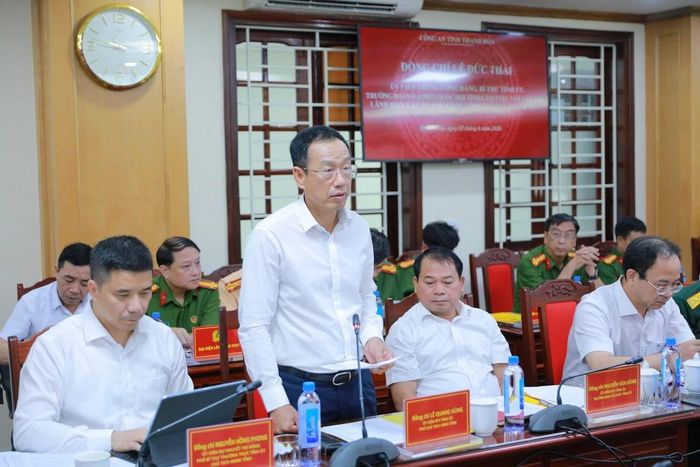 Phó Chủ tịch UBND tỉnh Lê Quang Hùng phát biểu tại buổi làm việc.