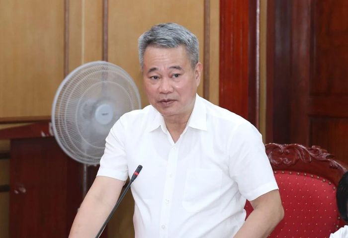 Bí thư Đảng ủy, Chủ tịch HĐND phường Tĩnh Gia Trịnh Xuân Phú thông tin về các nội dung được kiểm tra.