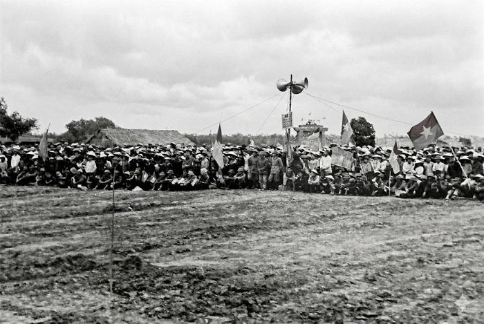 Đại công trường hồ Kẻ Gỗ trong ngày khởi công lịch sử năm 1976. Khí thế lao động sôi nổi trên công trường đã trở thành nguồn cảm hứng để nhạc sĩ Nguyễn Văn Tý sáng tác ca khúc 
