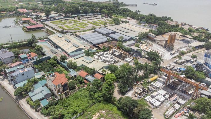 Trong ảnh là khu vực quanh cầu Thượng Cát, hiện trạng có một số khu dân cư rải rác.