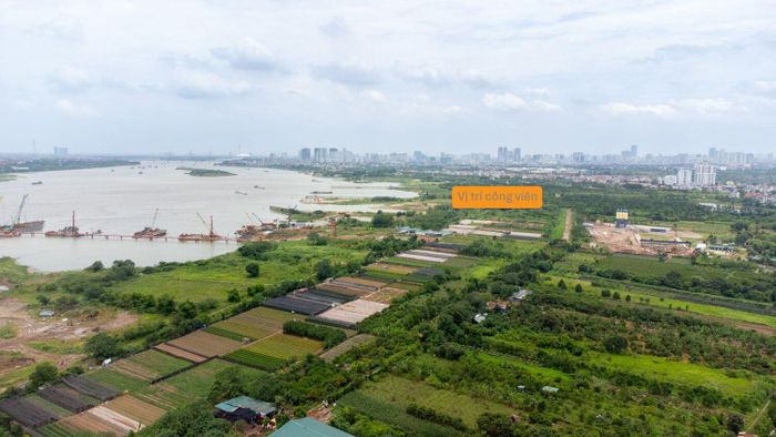Vừa qua, HĐND TP Hà Nội đã thông qua Nghị quyết quyết định chủ trương đầu tư Dự án đầu tư Trục đại lộ cảnh quan sông Hồng. Tổng mức đầu tư của dự án là gần 737.000 tỷ đồng theo hình thức PPP. Dự án được đề xuất bởi liên danh 3 nhà đầu tư là CTCP Đầu tư Địa ốc Đại Quang Minh - CTCP Tập đoàn Trường Hải - CTCP Tập đoàn Hòa Phát.