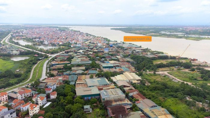 Cách cầu Thượng Cát không xa về phía tây bắc là vị trí quy hoạch một cây cầu mới, dự kiến cầu sẽ nối từ đường Liên Trung sang xã Thiên Lộc.