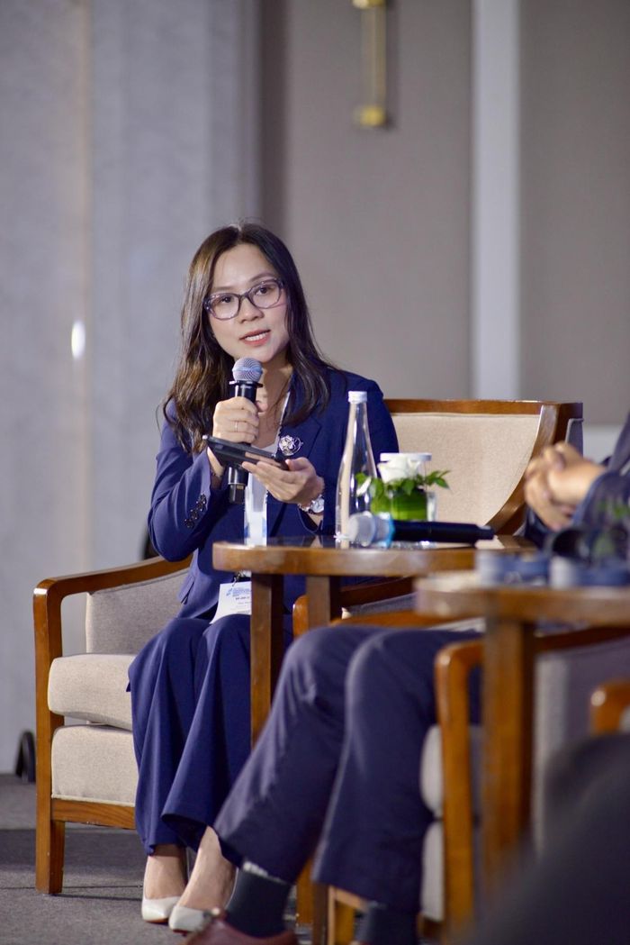 Nhà báo Hoàng Thu, Giám đốc điều hành TechConnect/VnEconomy, điều phối phiên thảo luận.