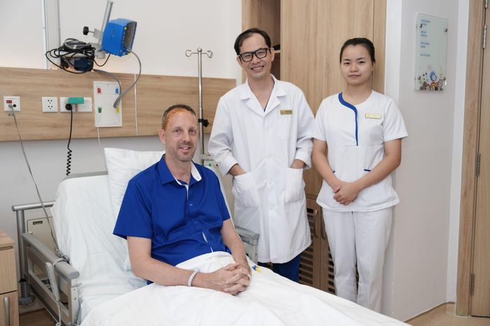 Một bệnh viện tại TP.HCM phẫu thuật thành công cho bệnh nhân người nước ngoài mắc dị dạng mạch não hiếm gặp.