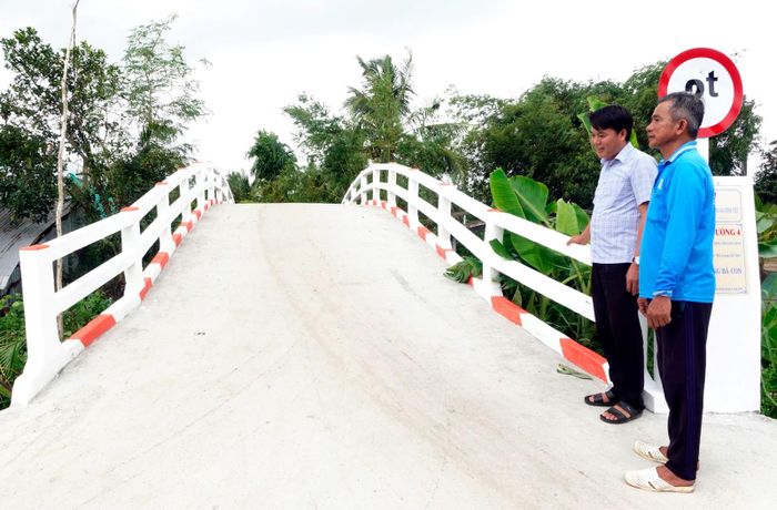 Cầu giao thông nông thôn do ông Trần Văn Hây vận động xây dựng. Ảnh: BÍCH THÙY