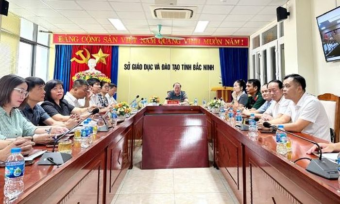  Các đại biểu tham dự hội nghị trực tuyến toàn quốc quán triệt công tác tổ chức Kỳ thi tốt nghiệp trung học phổ thông năm 2026 tại điểm cầu tỉnh Bắc Ninh. 