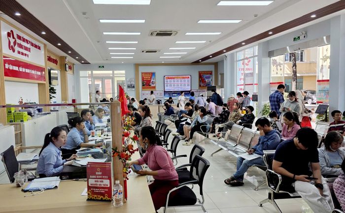 Phường Thanh Khê là địa phương có số lượng tiếp nhận và giải quyết hồ sơ thủ tục hành chính mỗi ngày nhiều nhất trong số các địa phương trực thuộc thành phố, bình quân khoảng 400 - 500 hồ sơ mỗi ngày. Ảnh: TRỌNG HUY