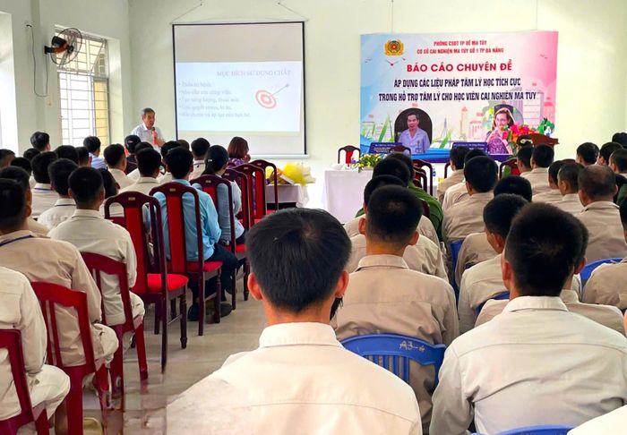 Một buổi học tập chuyên đề tại Cơ sở cai nghiện ma túy số 1. Ảnh: LINH ĐAN