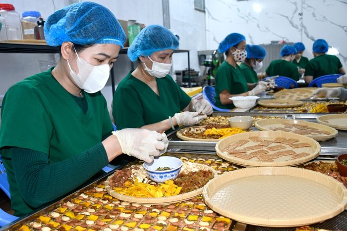 Hợp tác xã Nông sản sạch Đô 37 tạo công việc ổn định cho 12 lao động nữ địa phương. Ảnh: QUANG VIỆT
