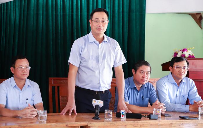 Bí thư Thành ủy Lê Ngọc Quang phát biểu tại buổi trao quà. Ảnh: NGỌC PHÚ