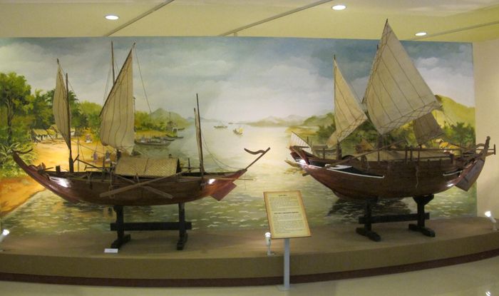 Trưng bày tàu thuyền đi biển của ngư dân xứ Quảng tại Bảo tàng Đà Nẵng. Ảnh: TRẦN ĐỨC ANH SƠN