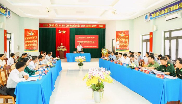 Quang cảnh buổi làm việc. Ảnh: NGỌC PHÚ