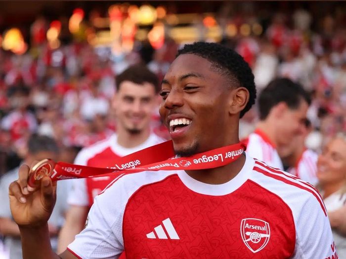 Myles Lewis-Skelly trưởng thành vượt bậc trong màu áo Arsenal.