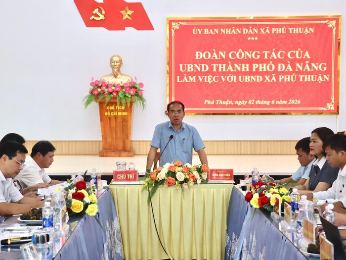 Phó Chủ tịch UBND thành phố Trần Anh Tuấn chủ trì buổi làm việc. Ảnh: QUỐC TUẤN