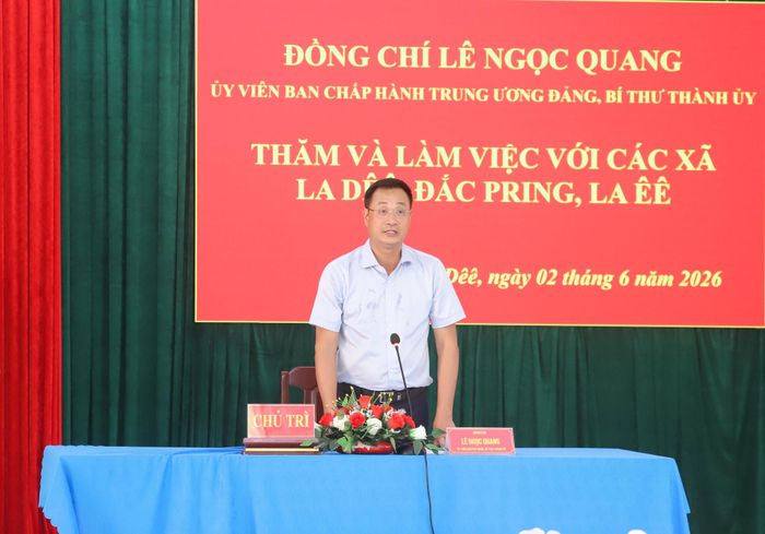 Bí thư Thành ủy Lê Ngọc Quang kết luận buổi làm việc. Ảnh: NGỌC PHÚ