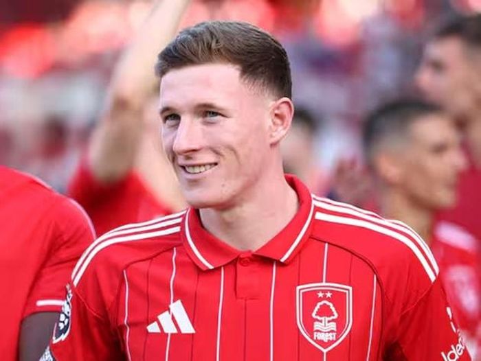 Elliot Anderson được liên kết chuyển nhượng tới Man City hè năm nay.