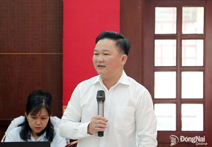 Thành ủy viên, Bí thư Đảng ủy, Chủ tịch HĐND phường Long Thành Nguyễn Hữu Nguyên phát biểu tại buổi làm việc. Ảnh: Phạm Tùng
